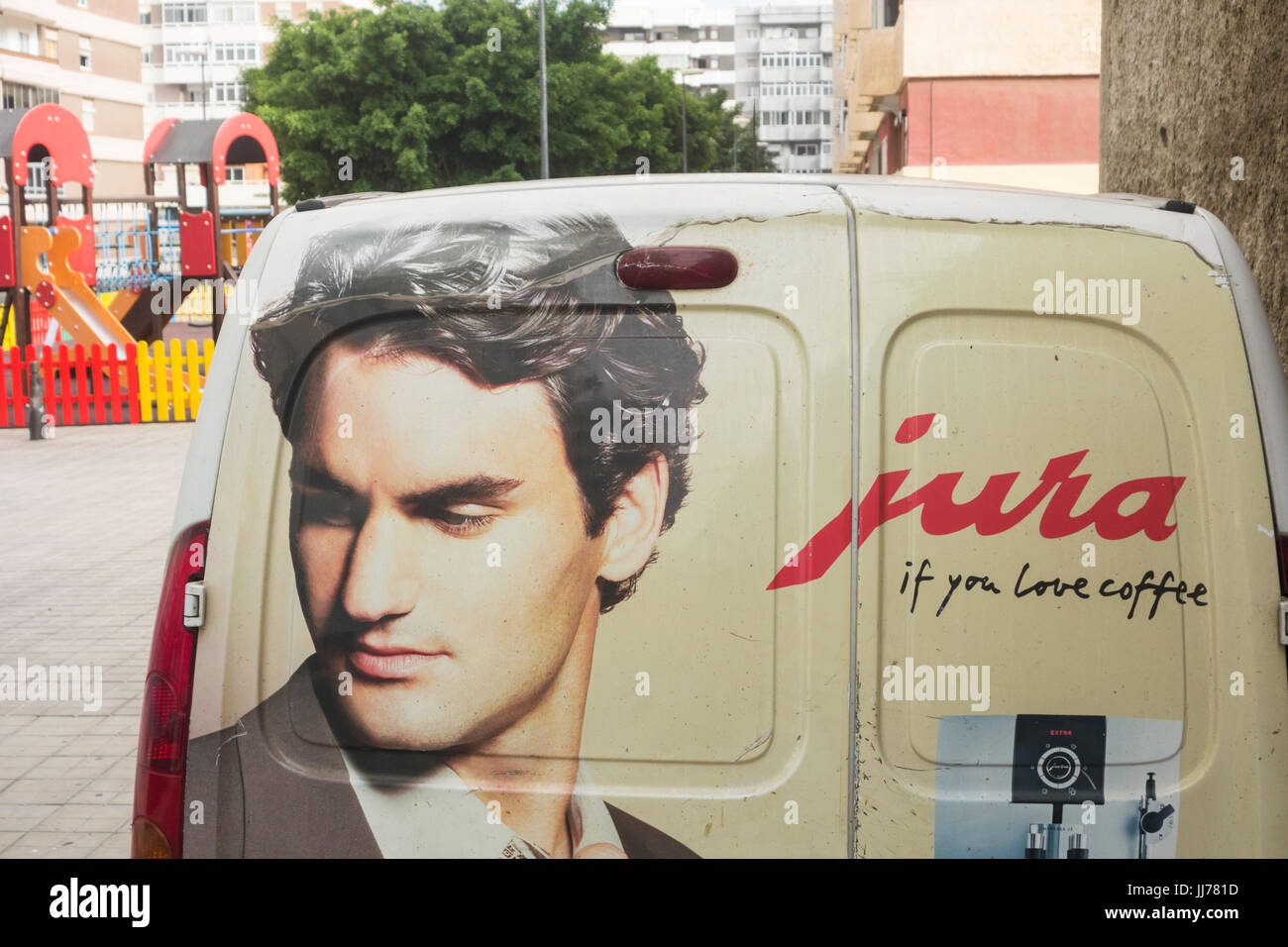 Bild von Roger Federer auf van liefern Jura Kaffee (eines seiner Sponsoren)  in Spanien Stockfotografie - Alamy