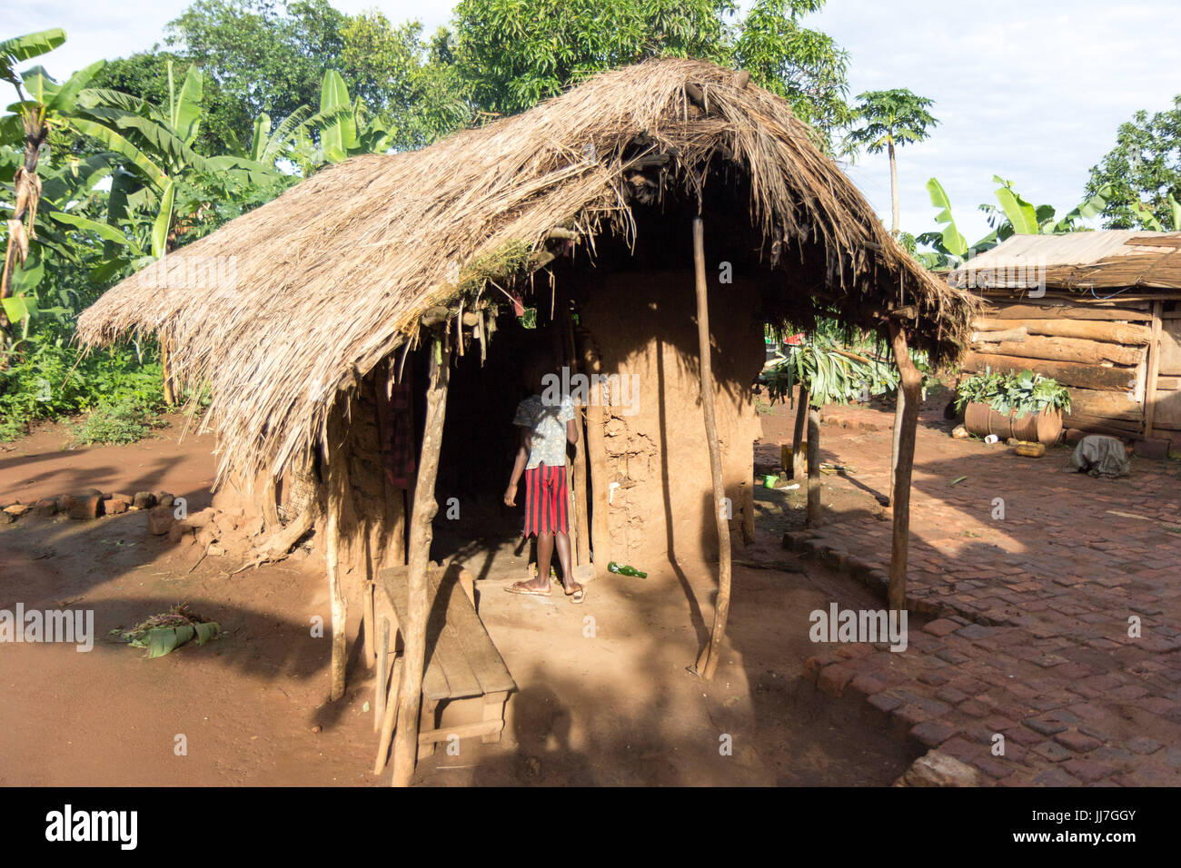 Ein traditioneller afrikanischer Shanty in Buikwe, Uganda am 9. Juli 2017 Stockfoto