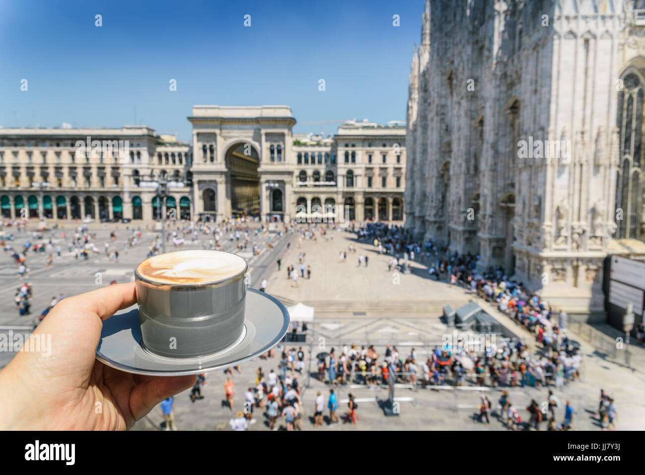 Italien Lombardei Milan Milano Galleria Vittorio Emanuele II Cappuccino Stockfoto