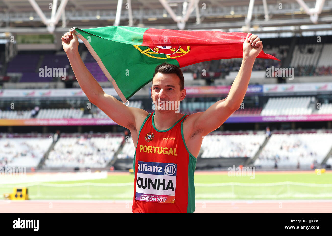 Portugals Lenine Cunha feiert gewann der Silbermedaille im Herren Dreisprung T20 Finale Tag fünf der 2017 Para Leichtathletik-Weltmeisterschaft in London Stadium. Stockfoto