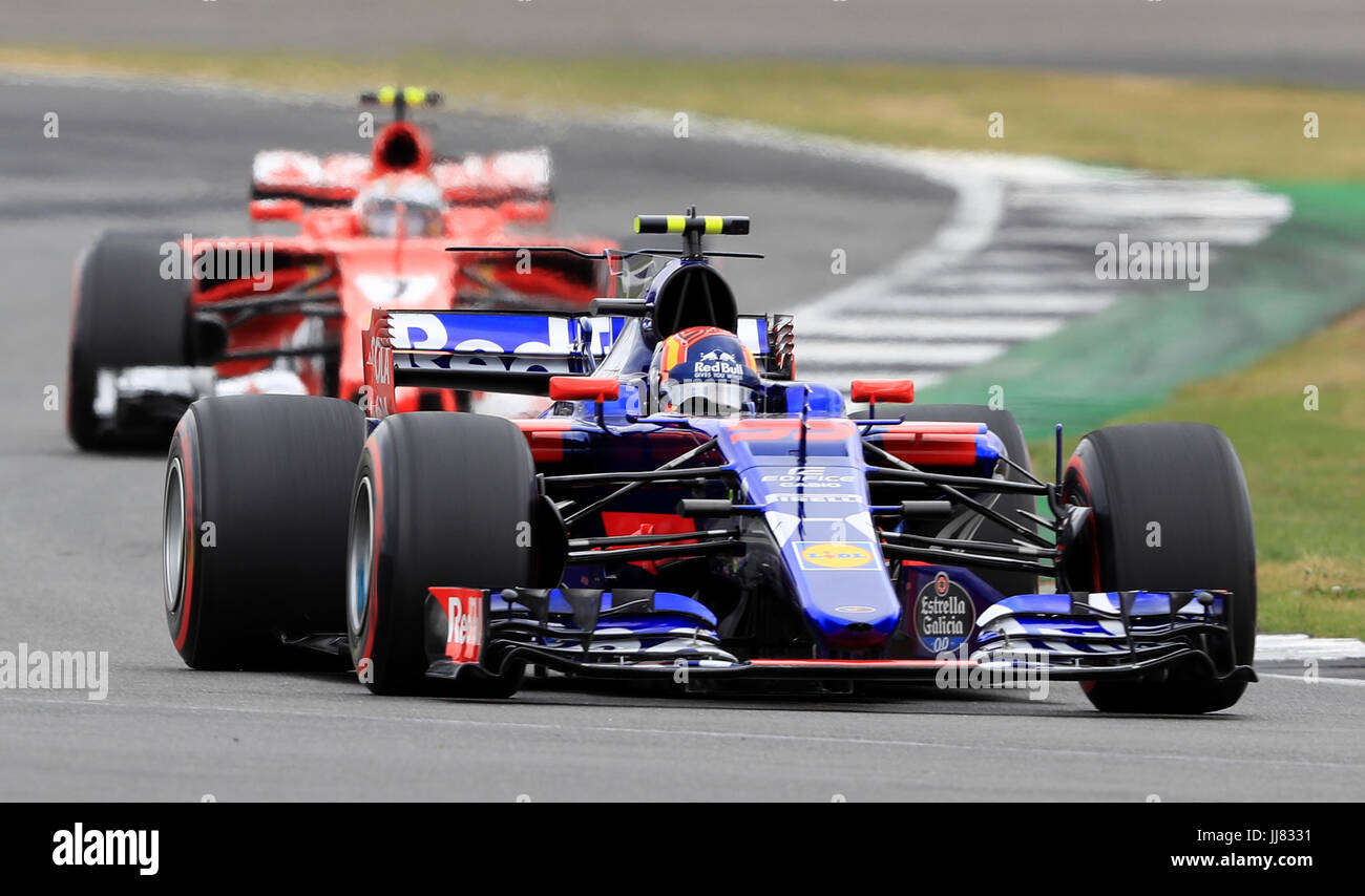 Toro Rosso Carlos Sainz während der 2017 British Grand Prix in Silverstone, Towcester. PRESSEVERBAND Foto. Bild Datum: Sonntag, 16. Juli 2017. Siehe PA Geschichte AUTO Briten. Bildnachweis sollte lauten: Tim Goode/PA Wire. Einschränkungen: Nur zur redaktionellen Verwendung. Kommerzielle Nutzung mit vorheriger Zustimmung von Teams. Stockfoto