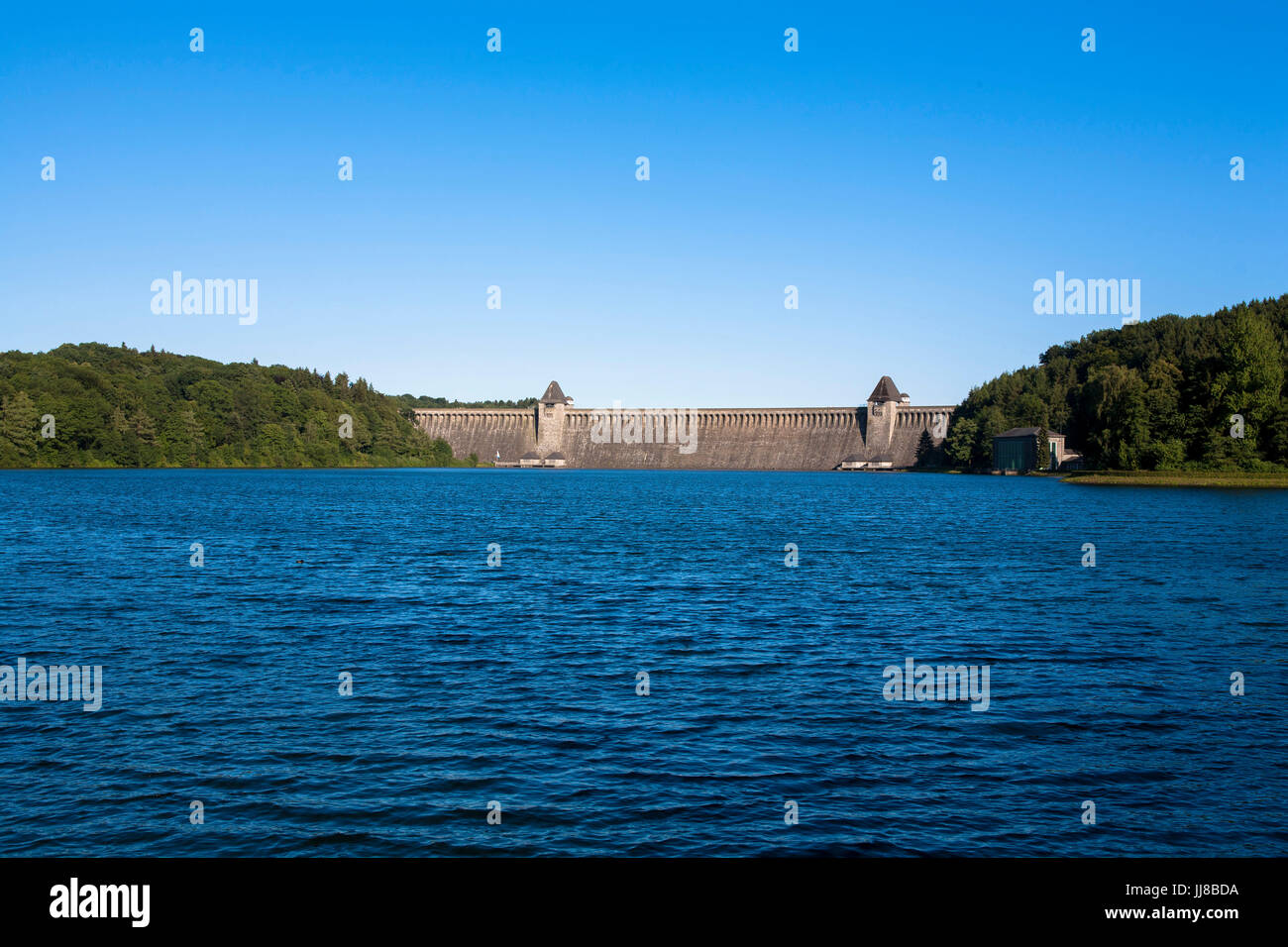 DEU, Deutschland, Sauerland Region, Moehnesee, Moehensee Stausee.  DEU, Deutschland, Sauerland, Moehnesee, Moehneseetalsperre. Stockfoto