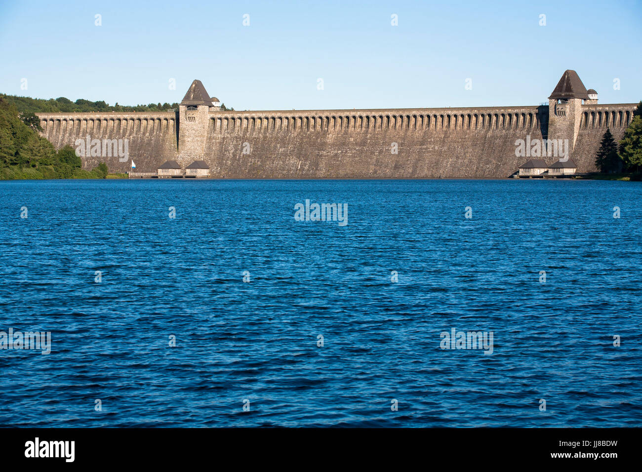 DEU, Deutschland, Sauerland Region, Moehnesee, Moehensee Stausee.  DEU, Deutschland, Sauerland, Moehnesee, Moehneseetalsperre. Stockfoto