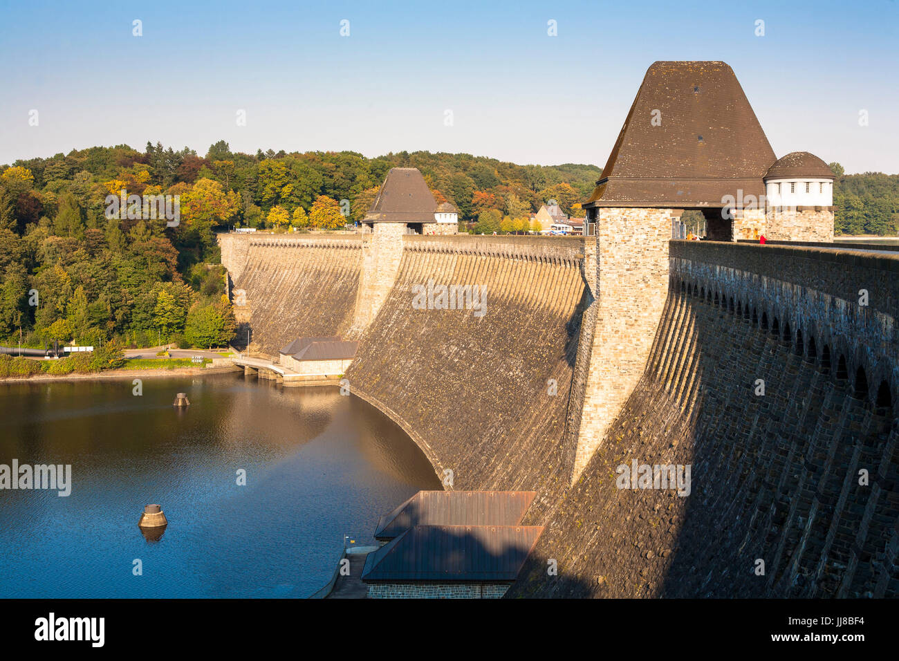 DEU, Deutschland, Sauerland Region, Moehnesee, Moehensee Stausee.  DEU, Deutschland, Sauerland, Moehnesee, Moehneseetalsperre. Stockfoto