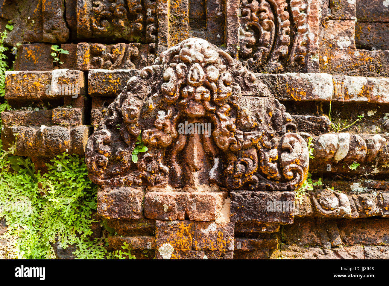 Duy Phu, mein Sohn Tempel, Vietnam - 14. März 2017: Ruinen von Hindu-Tempel mitten im Dschungel, UNESCO-Weltkulturerbe Stockfoto
