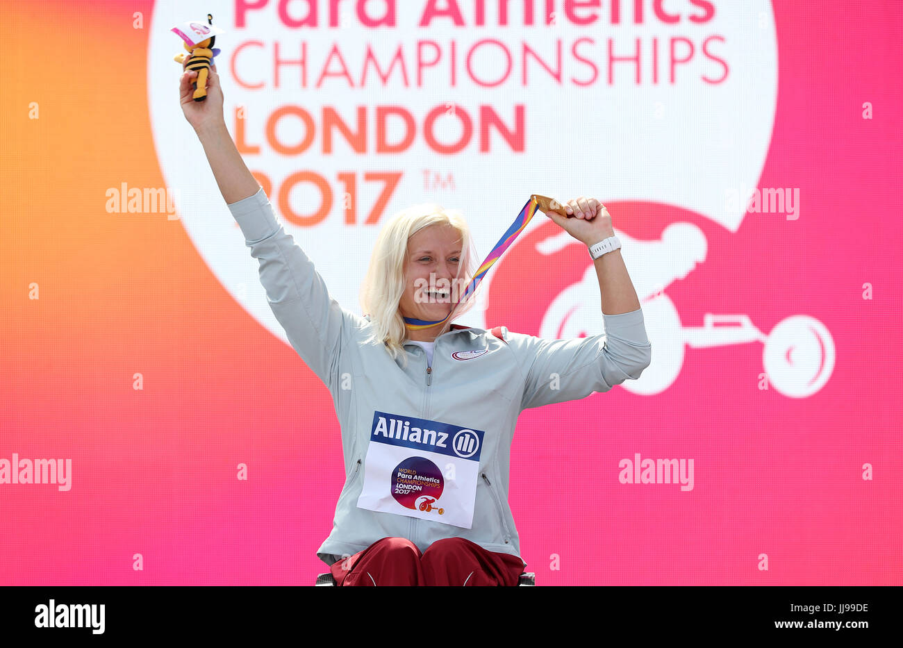 Lettlands Diana mit ihrer Goldmedaille nach der Frauen Speer werfen F56 letzte Tag fünf der 2017 Para Leichtathletik-Weltmeisterschaften in London Stadion Dadzite. Stockfoto