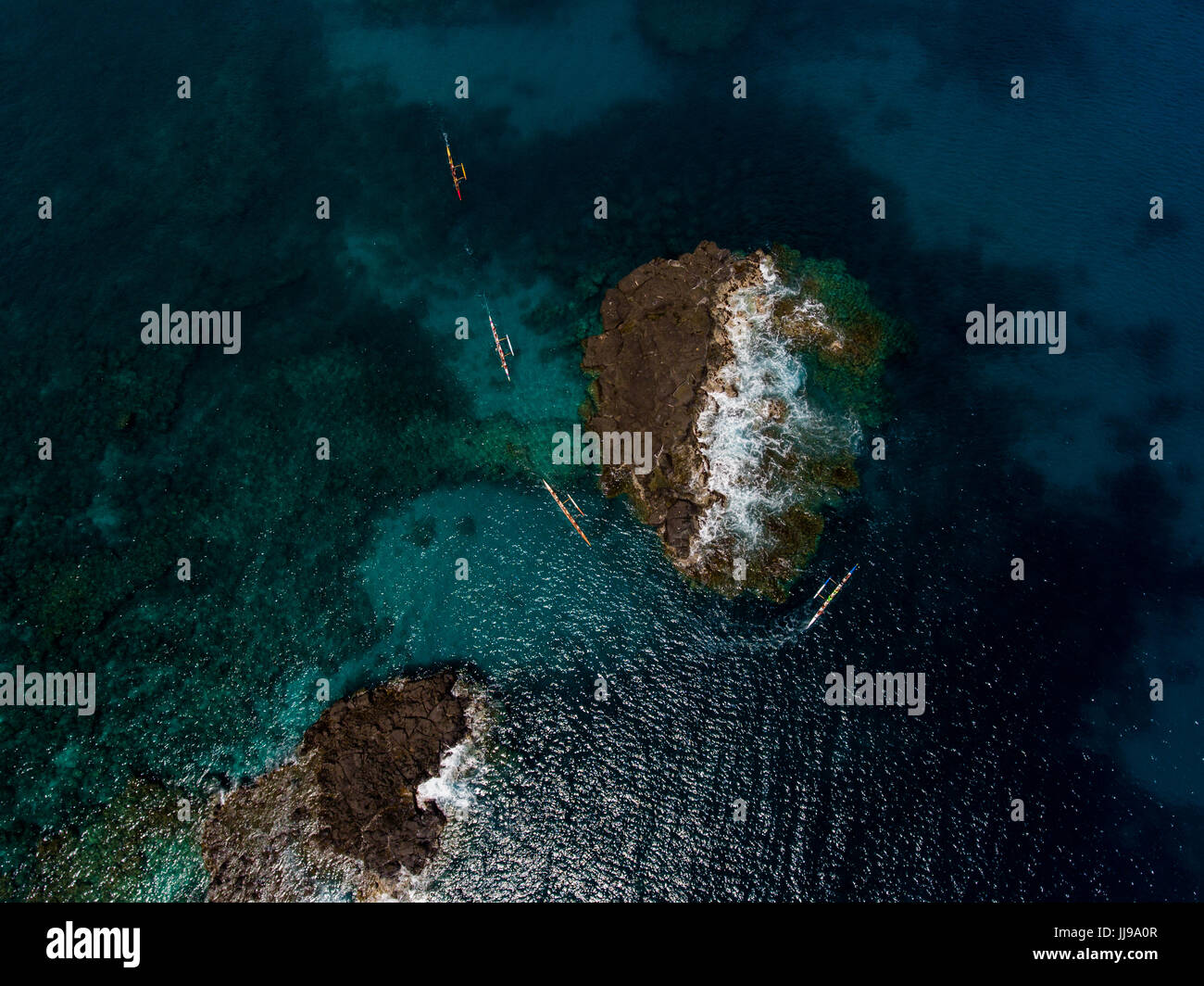 Luftaufnahme des Outrigger-Kanu-Rennen, Waimea Bay, Oahu, Hawaii, Amerika, USA Stockfoto