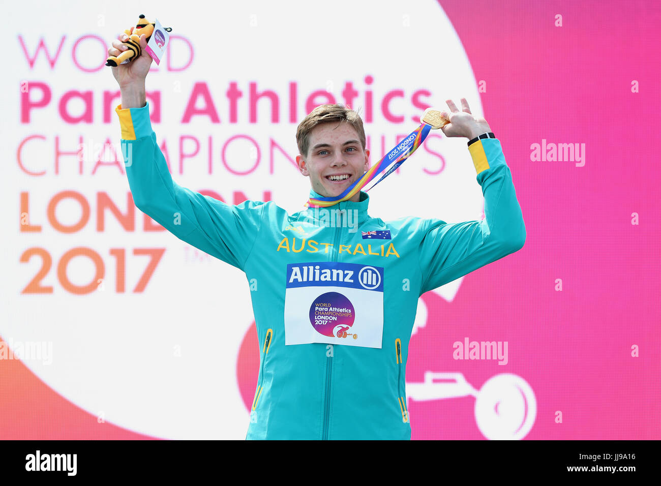 Australiens James Turner mit seiner Goldmedaille nach der Männer 200 m-Finale T36 tagsüber fünf der 2017 Para Leichtathletik-Weltmeisterschaften in London Stadion. Stockfoto