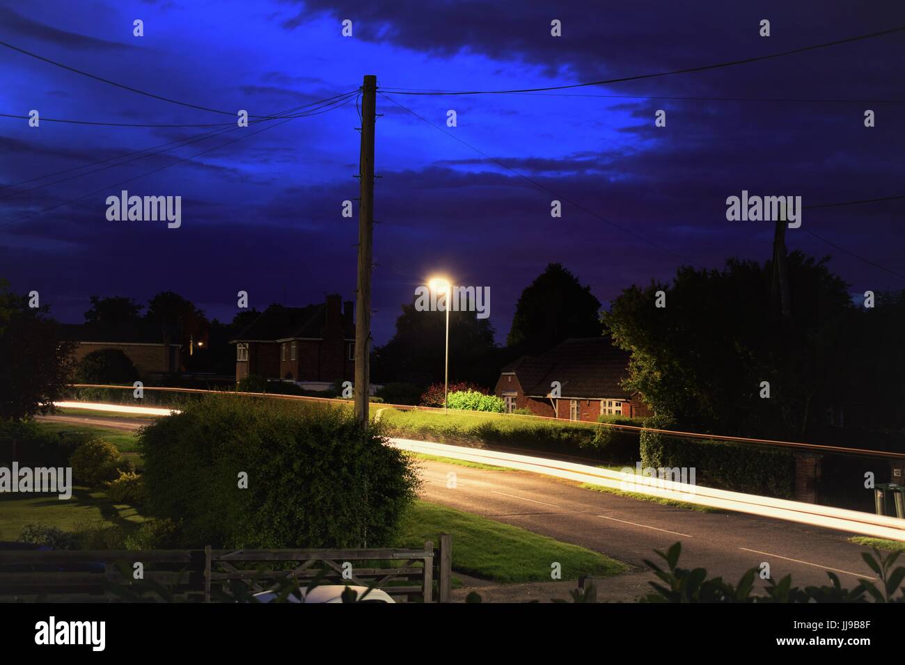 Lichtspur in einem kleinen Dorf. Stockfoto