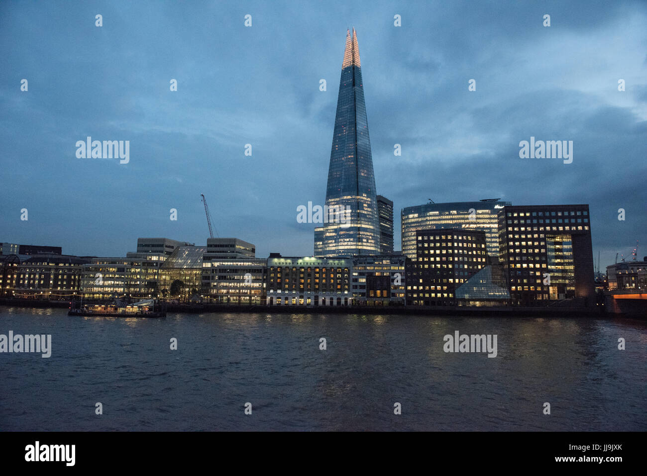 London, Großbritannien, Gebäude auf der Themse Stockfoto