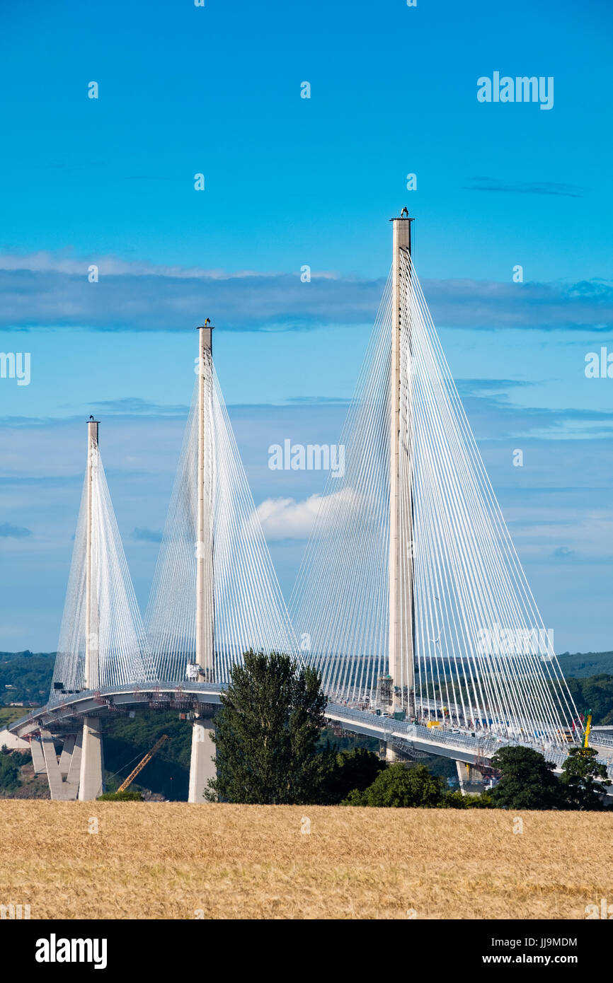 Ansicht des neuen Queensferry Crossing Brücke über Fluss Forth in Schottland, Vereinigtes Königreich Stockfoto
