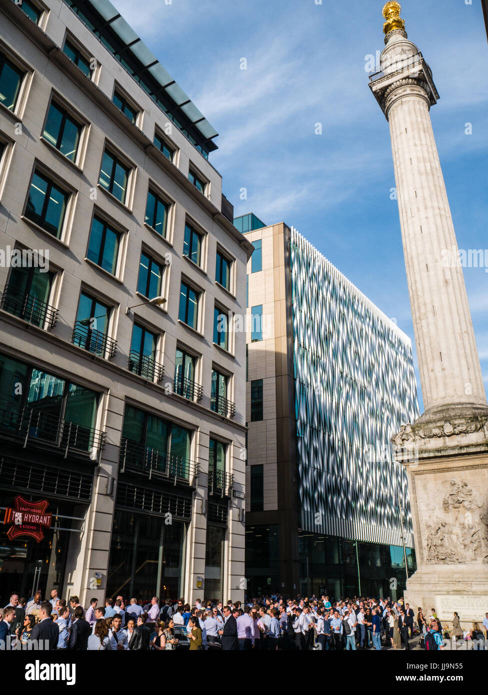 Stadt Arbeitnehmer, nach der Arbeit, Trinken, City of London, London, England, UK, GB. Stockfoto