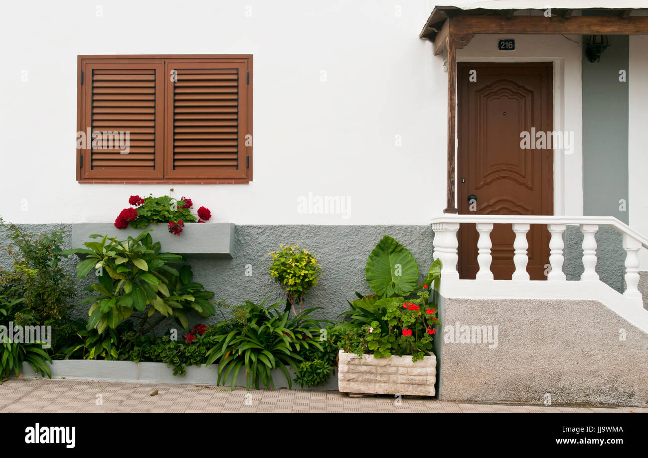 Fassade eines kleinen Hauses auf der Insel Teneriffa, Kanaren Stockfoto