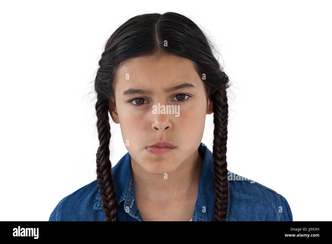 Porträt von trauriges Mädchen stehen auf weißen Hintergrund Stockfoto