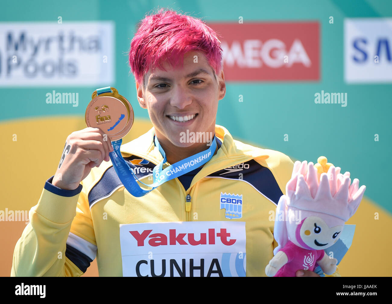 Balatonfüred, Ungarn. 19. Juli 2017. Ana Marcela Cunha Oc Brasilien mit ihrem Bronze Medaille nach der Frauen 5 km Freiwasser Wettkampf bei den FINA-Weltmeisterschaften in Balatonfüred, Ungarn, 19. Juli 2017. Foto: Axel Heimken/Dpa/Alamy Live News Stockfoto