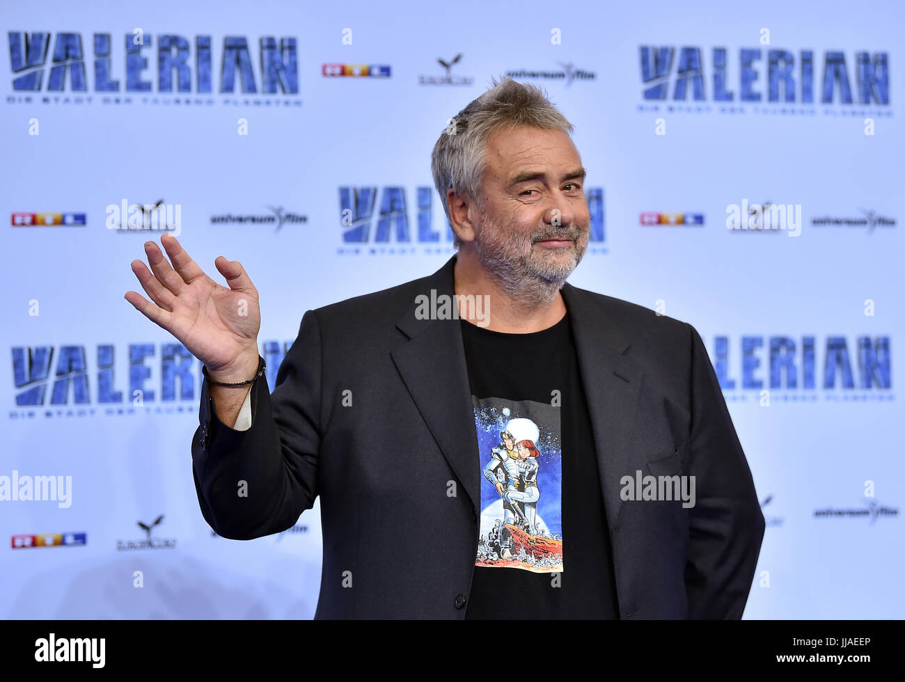 Berlin, Deutschland. 19. Juli 2017. Der französische Regisseur Luc Besson besucht die Premiere des Films "Baldrian und die Stadt der tausend Planeten" in Berlin, Deutschland, 19. Juli 2017. Der Film erscheint am 20. Juli 2017 in deutschen Cincemas. Foto: Britta Pedersen/Dpa-Zentralbild/Dpa/Alamy Live News Stockfoto