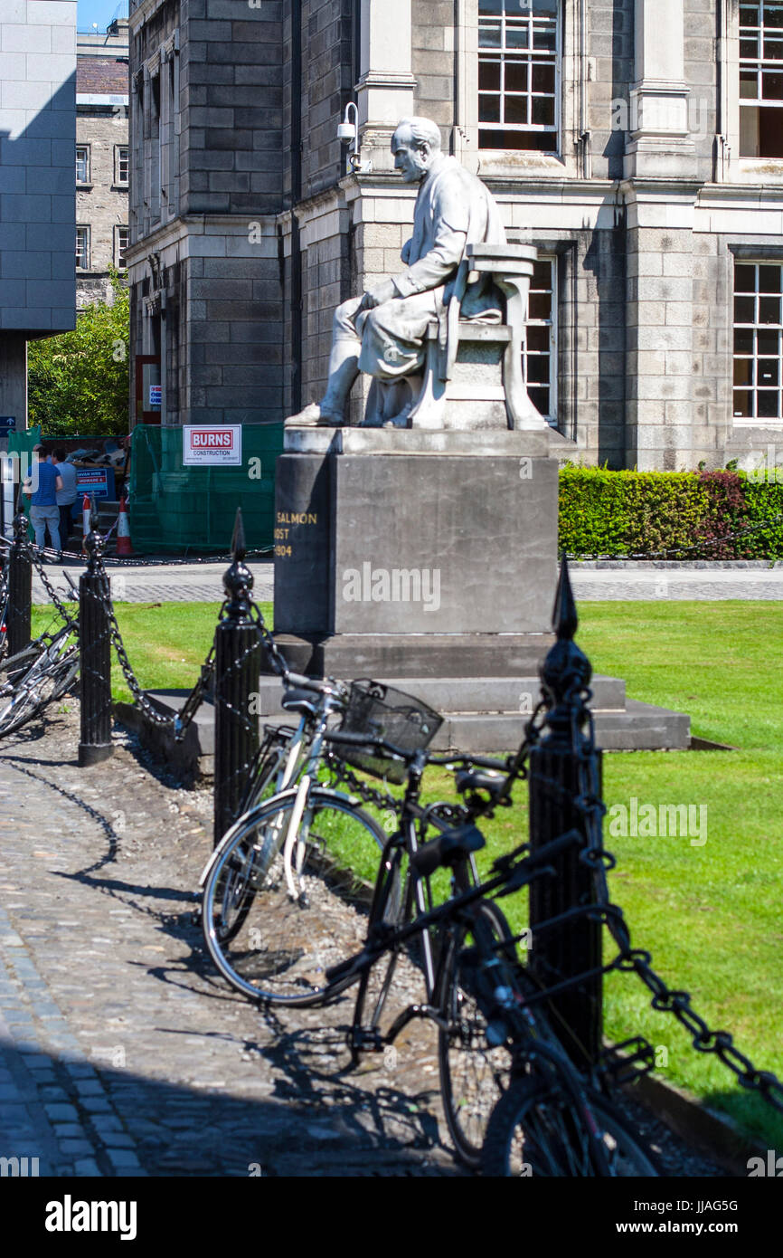 Seite Profil der Statue von George Lachs, Trinity College, Dublin, Irland Stockfoto