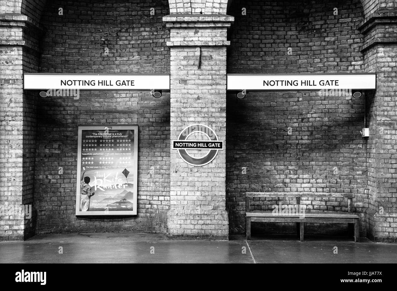 Eine leere Plattform am Londoner u-Bahnstation Notting Hill Gate. Stockfoto