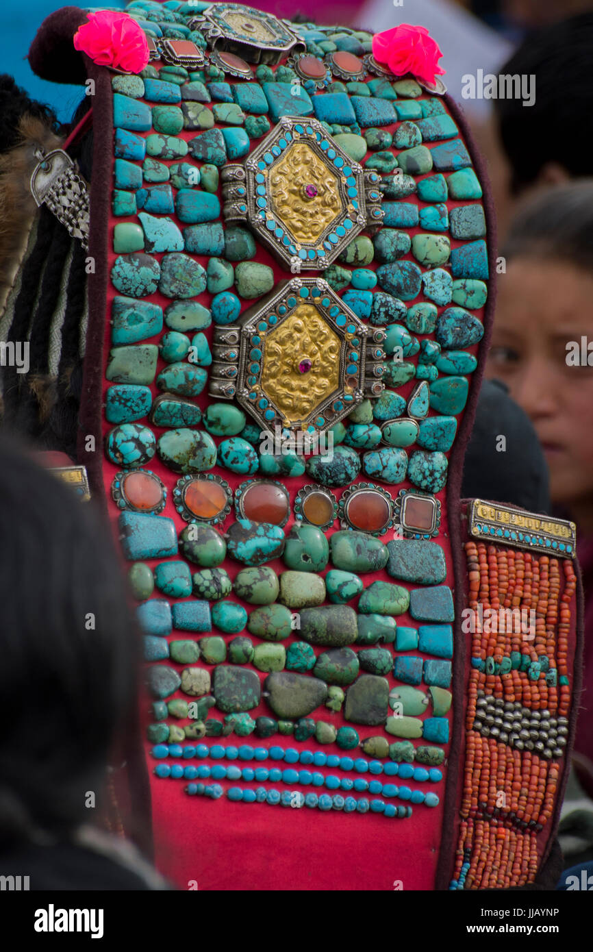 Zanskar, Indien. Frau, die traditionelle Kopfbedeckung Stockfoto