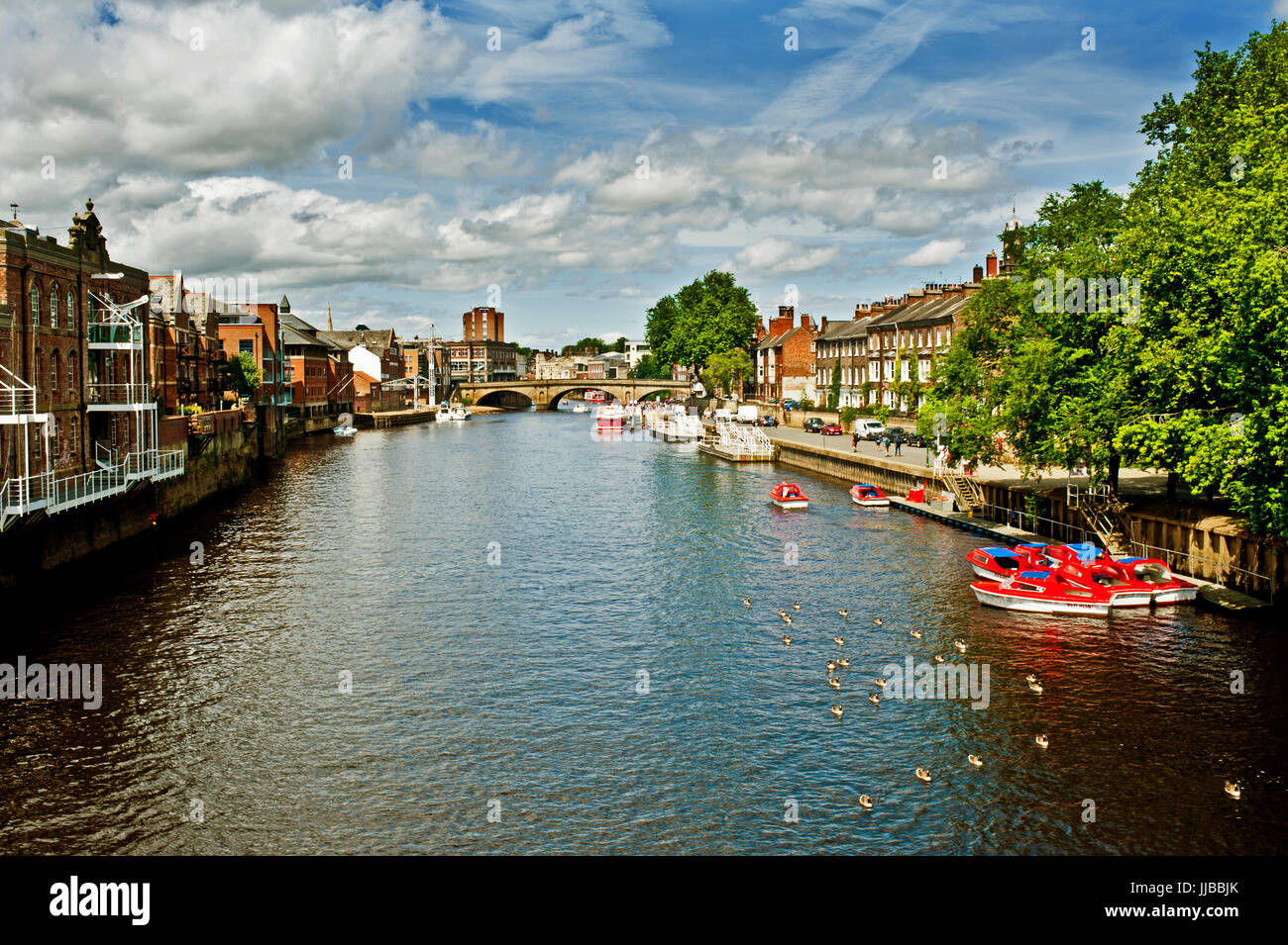 Fluss Ouse, Boote und Enten, Skeldergate, York Stockfoto