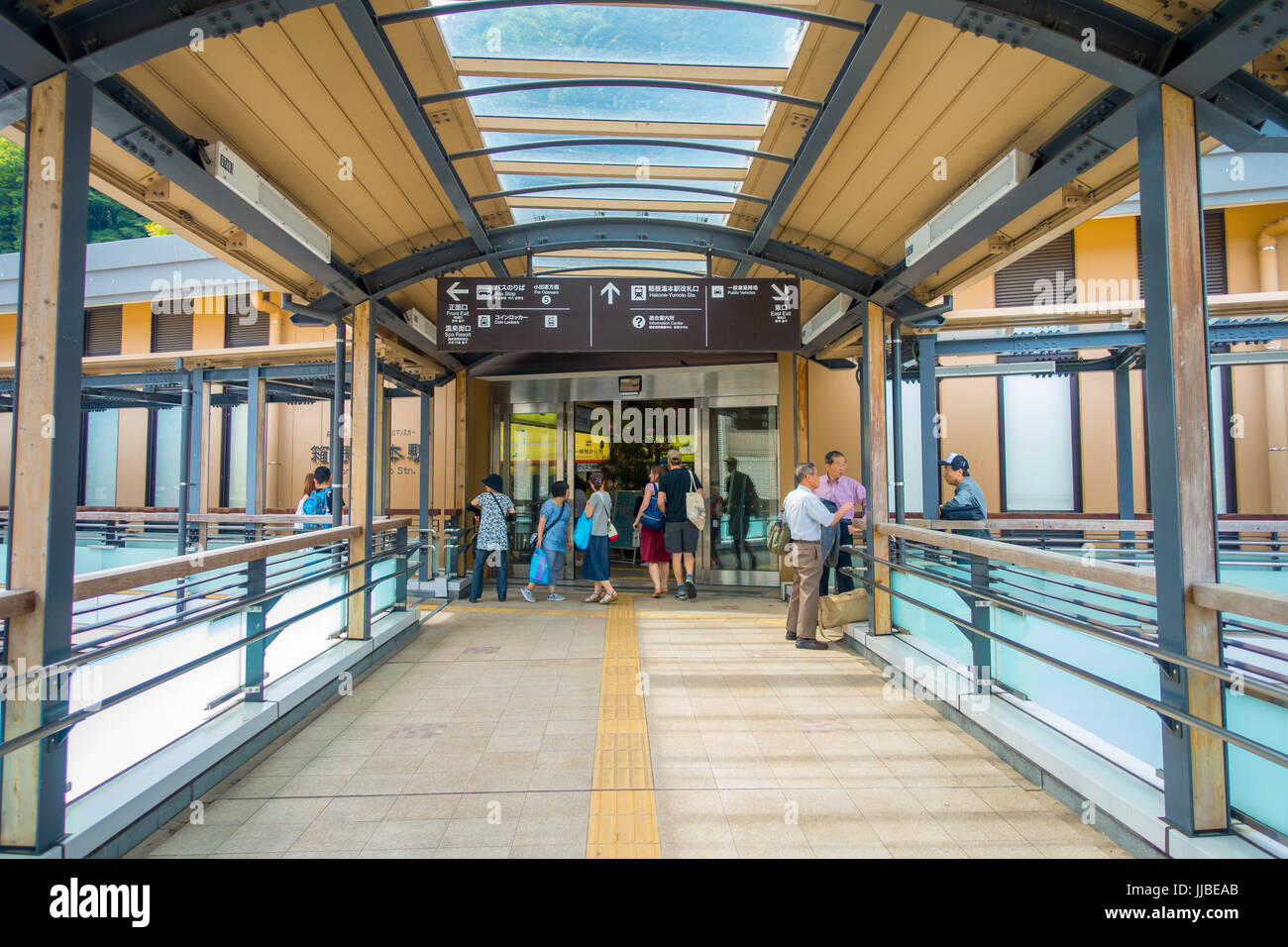 HAKONE, JAPAN - 2. Juli 2017: Hakone-Yumoto Bahnhof dient als Einstiegspunkt in das Hakone Mountain Resort. Die Station in der Anim vorgestellt Stockfoto