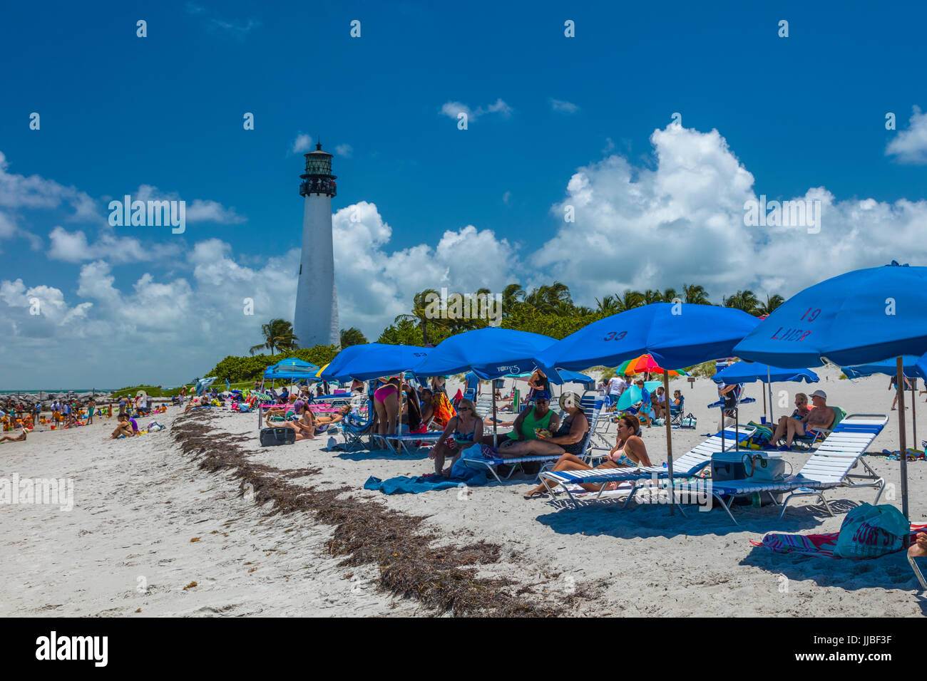 Strand von Cape Florida Light, das älteste stehende Bauwerk in Miami-Dade County in Bill Baggs Cape Florida State Park auf der Insel Key Biscatne Stockfoto