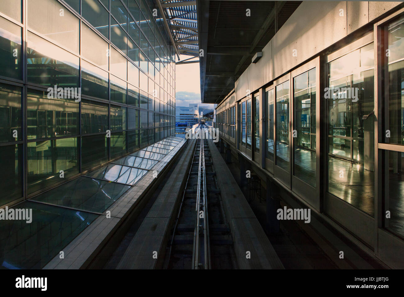 Trainieren Sie schienen am San Francisco International Airport. Stockfoto