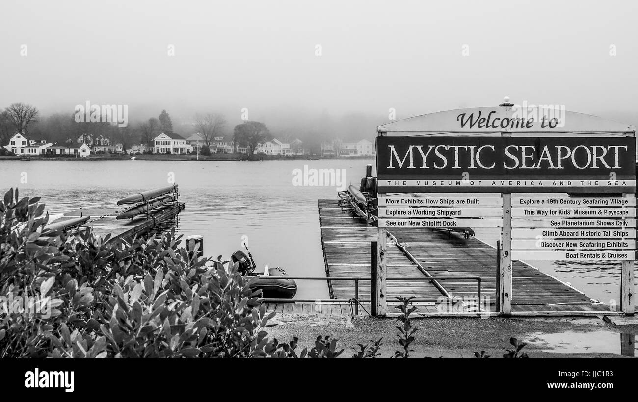Mystic Seaport Museum am Mystic River - MYSTIC - CONNECTICUT - 5. April 2017 Stockfoto