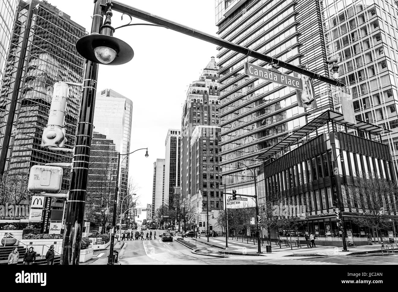 Straßenecke auf Vancouver downtown Waterfront - VANCOUVER - Kanada - 12. April 2017 Stockfoto