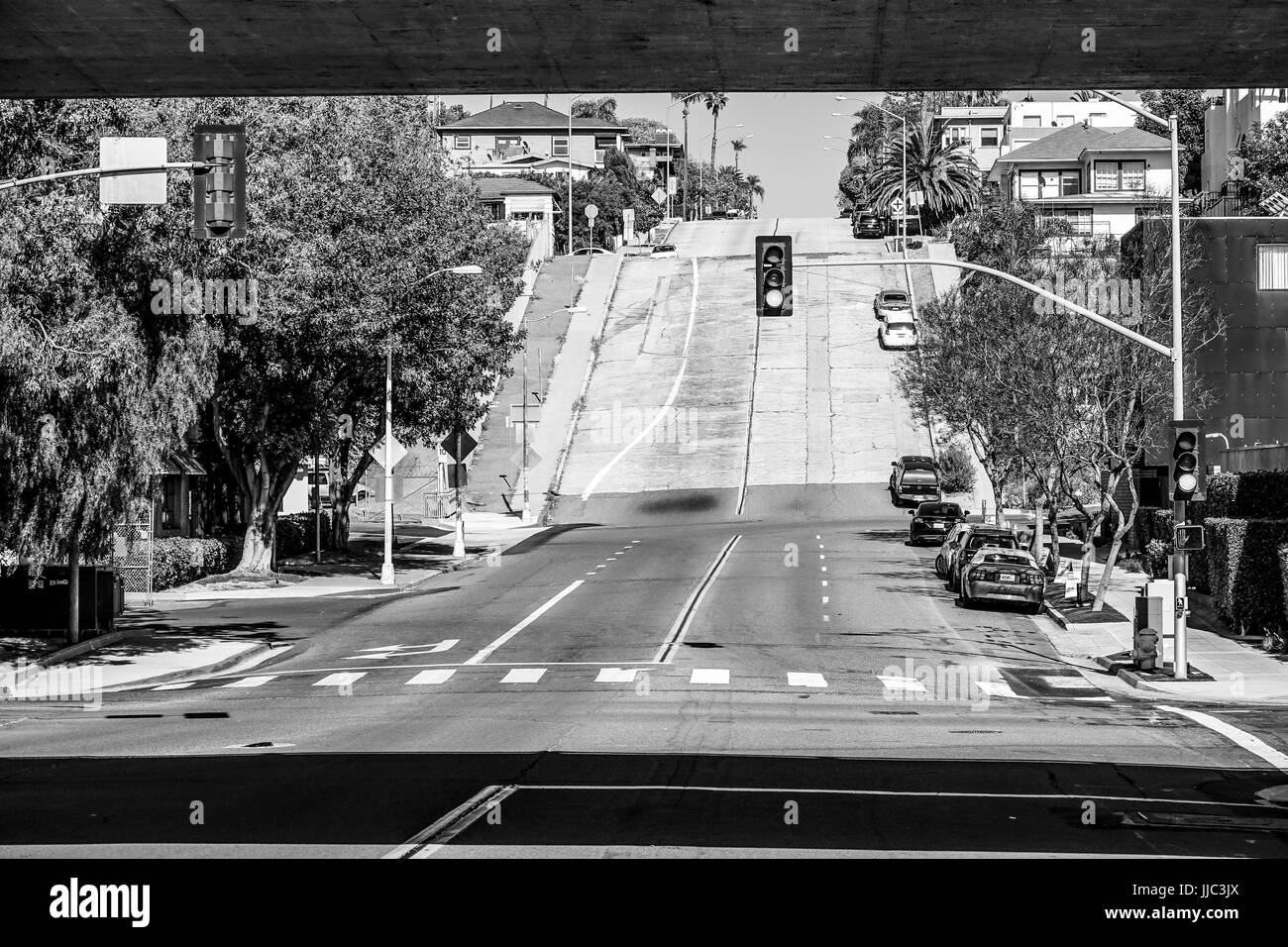 Typische Straße in San Diego anzeigen - SAN DIEGO - Kalifornien - 21. April 2017 Stockfoto