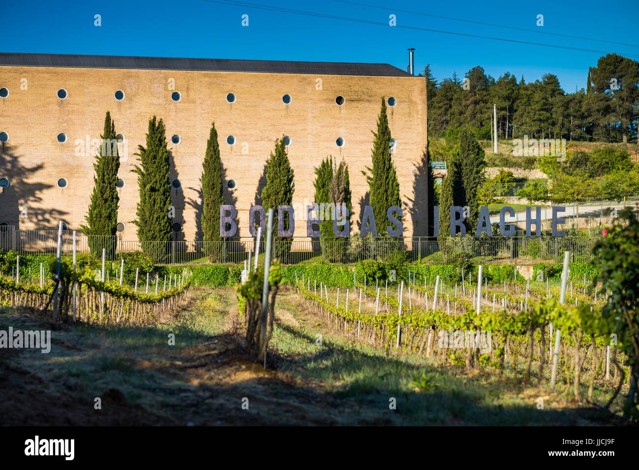 Weingut Bodegas Irache, Navarra, Spanien, Camino de Santiago. Stockfoto