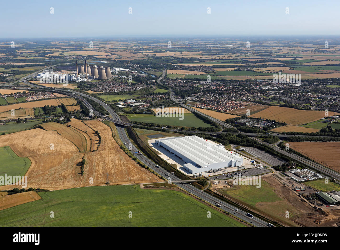 Luftaufnahme einer neuen Fabrik, die Schuppen auf der A1 südlich von Ferrybridge, gebaut von Cary Bau, UK Stockfoto