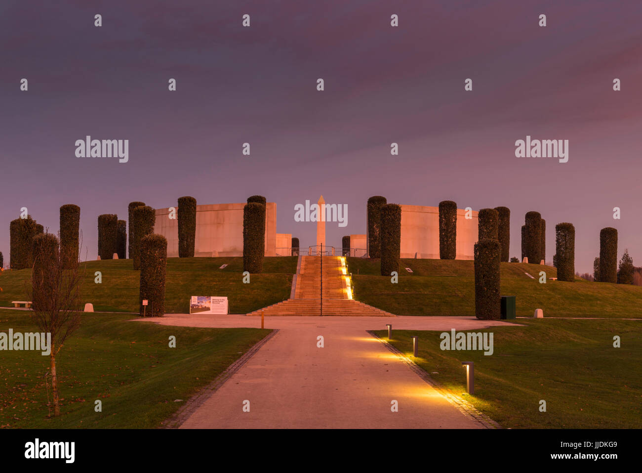 Armed Forces Memorial am späten Abend am National Memorial Arboretum, Alrewas, Staffordshire, UK Stockfoto