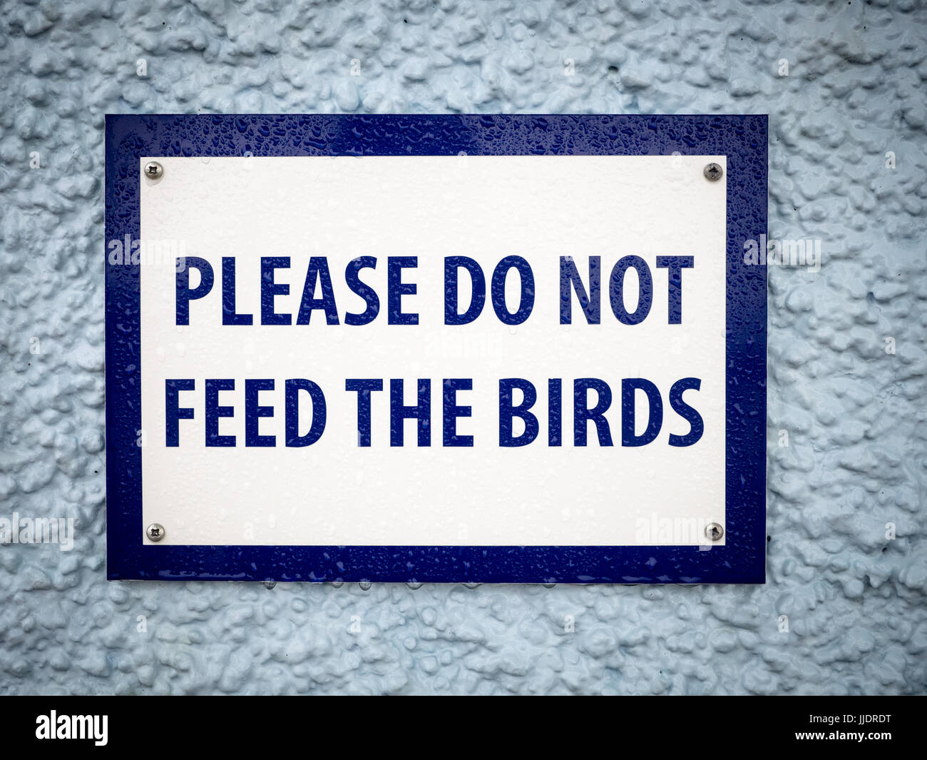 Bitte nicht füttern die Vögel Zeichen Stockfoto