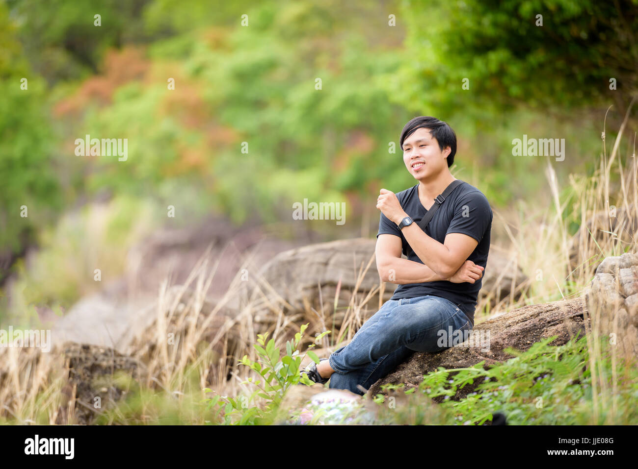 Junger Mann der Berge zu genießen. Stockfoto