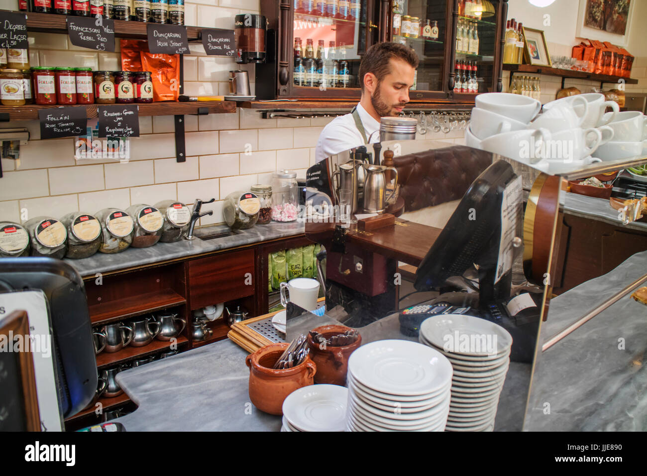 Ein Cafe im englischen Markt, einem historischen Ort und beliebte Besucherattraktion in Cork, Irland. Stockfoto