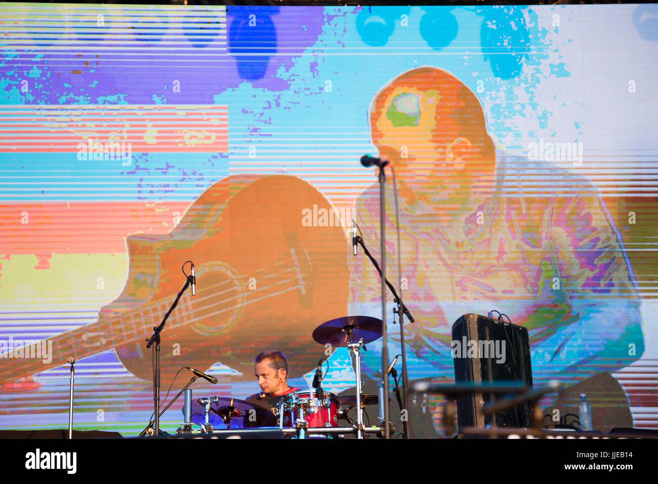 NOVI SAD, Serbien - 7. Juli 2017: Branislav Babic und seine Band, Obojeni Programm, auf der Bühne während der 2017 Ausgabe von Exit Festival durchführen. Obojeni p Stockfoto