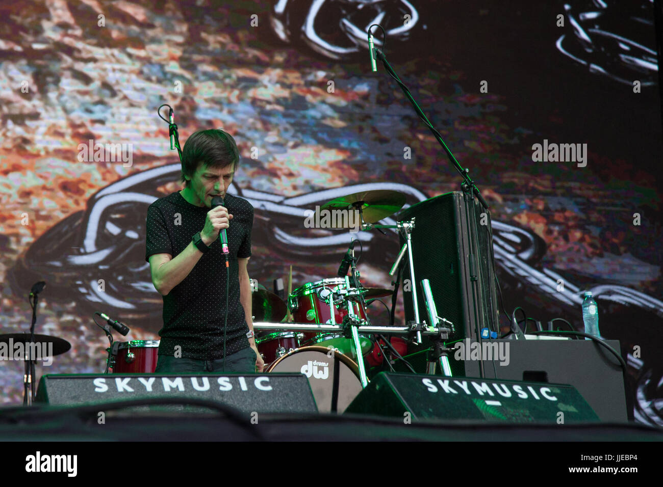 NOVI SAD, Serbien - 7. Juli 2017: Branislav Babic und seine Band, Obojeni Programm, auf der Bühne während der 2017 Ausgabe von Exit Festival durchführen. Obojeni p Stockfoto