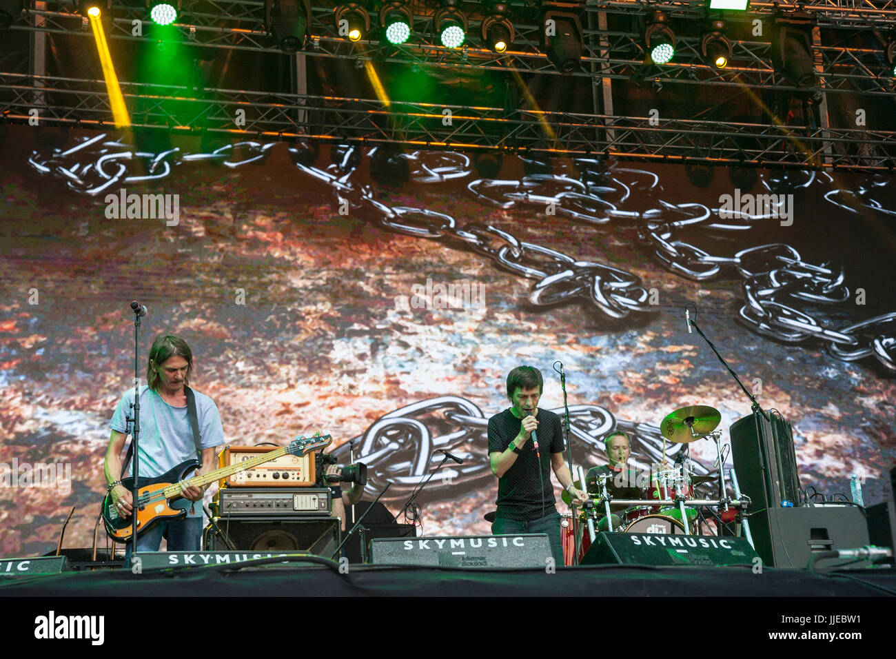 NOVI SAD, Serbien - 7. Juli 2017: Branislav Babic und seine Band, Obojeni Programm, auf der Bühne während der 2017 Ausgabe von Exit Festival durchführen. Obojeni p Stockfoto