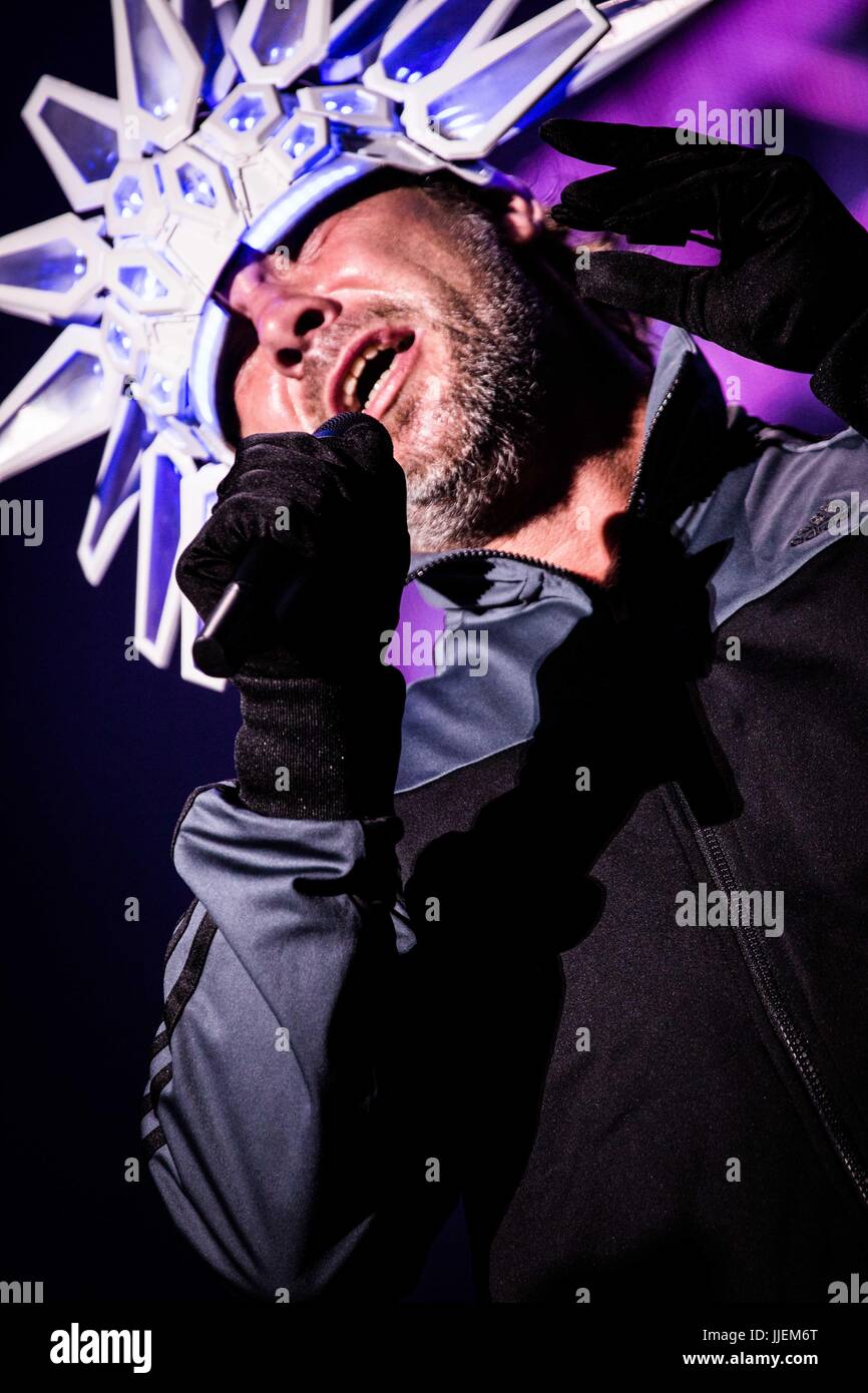 Locarno, Schweiz. 18. Juli 2017. Jay Kay der englischen Acid jazz Band Jamiroquai im Bild auf der Bühne, während sie bei Moon & Stars Festival 2017 in Locarno Schweiz durchführen. Bildnachweis: Roberto Finizio/Pacific Press/Alamy Live-Nachrichten Stockfoto