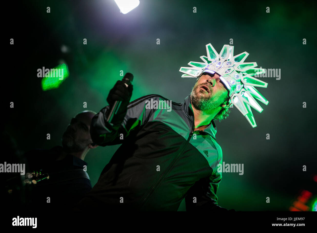 Locarno, Schweiz. 18. Juli 2017. Jay Kay der englischen Acid jazz Band Jamiroquai im Bild auf der Bühne, während sie bei Moon & Stars Festival 2017 in Locarno Schweiz durchführen. Bildnachweis: Roberto Finizio/Pacific Press/Alamy Live-Nachrichten Stockfoto