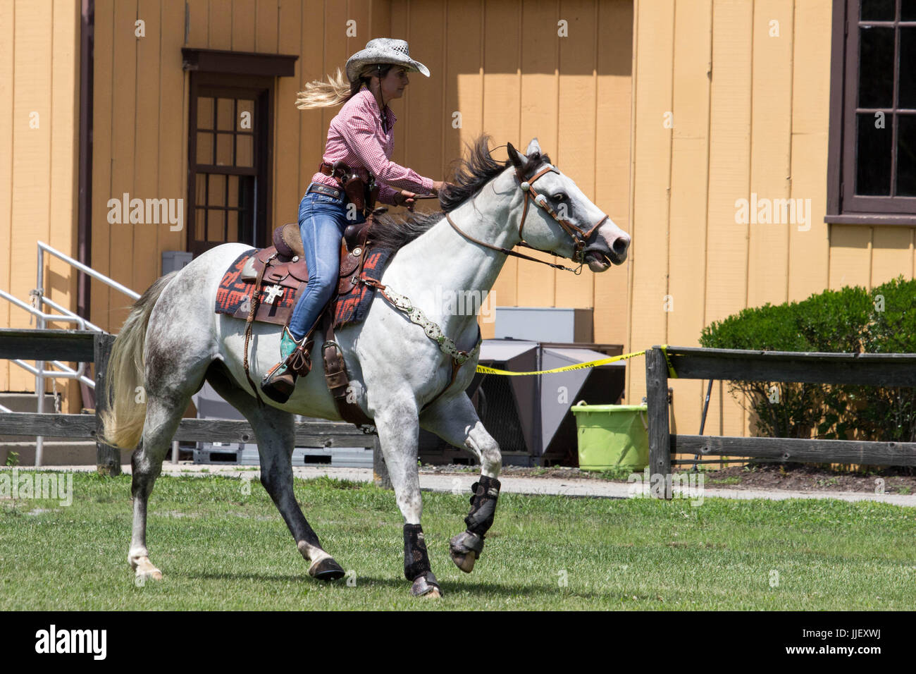 2017 Hudson Valley Gunslingers - Cowboy montiert schießen Stockfoto