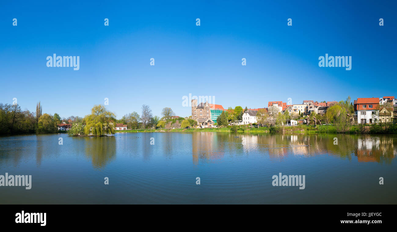 Stadt-See bei Sonnenaufgang am frühen Morgen Stockfoto