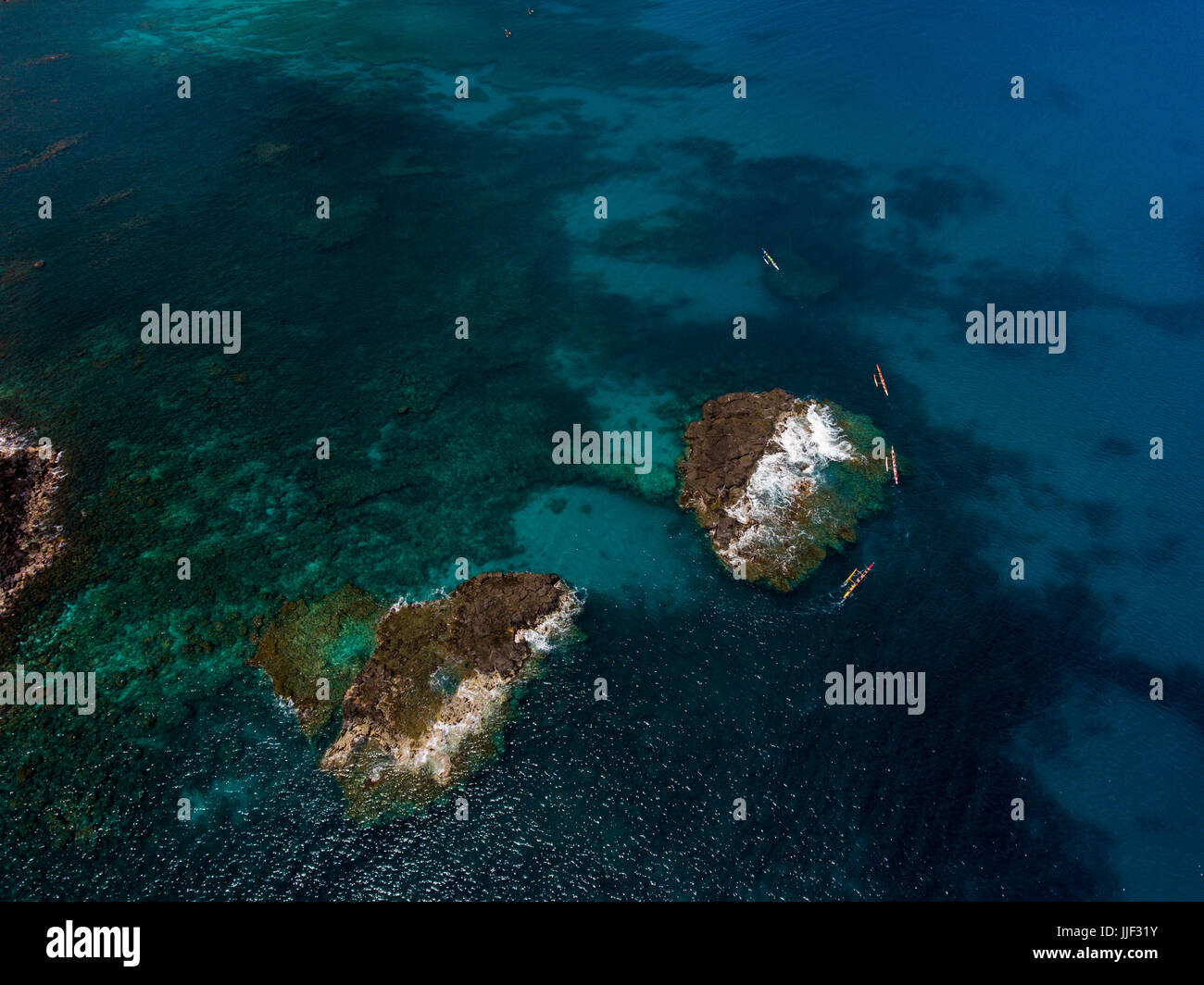 Luftaufnahme des Outrigger-Kanu-Rennen, Waimea Bay, Oahu, Hawaii, Amerika, USA Stockfoto