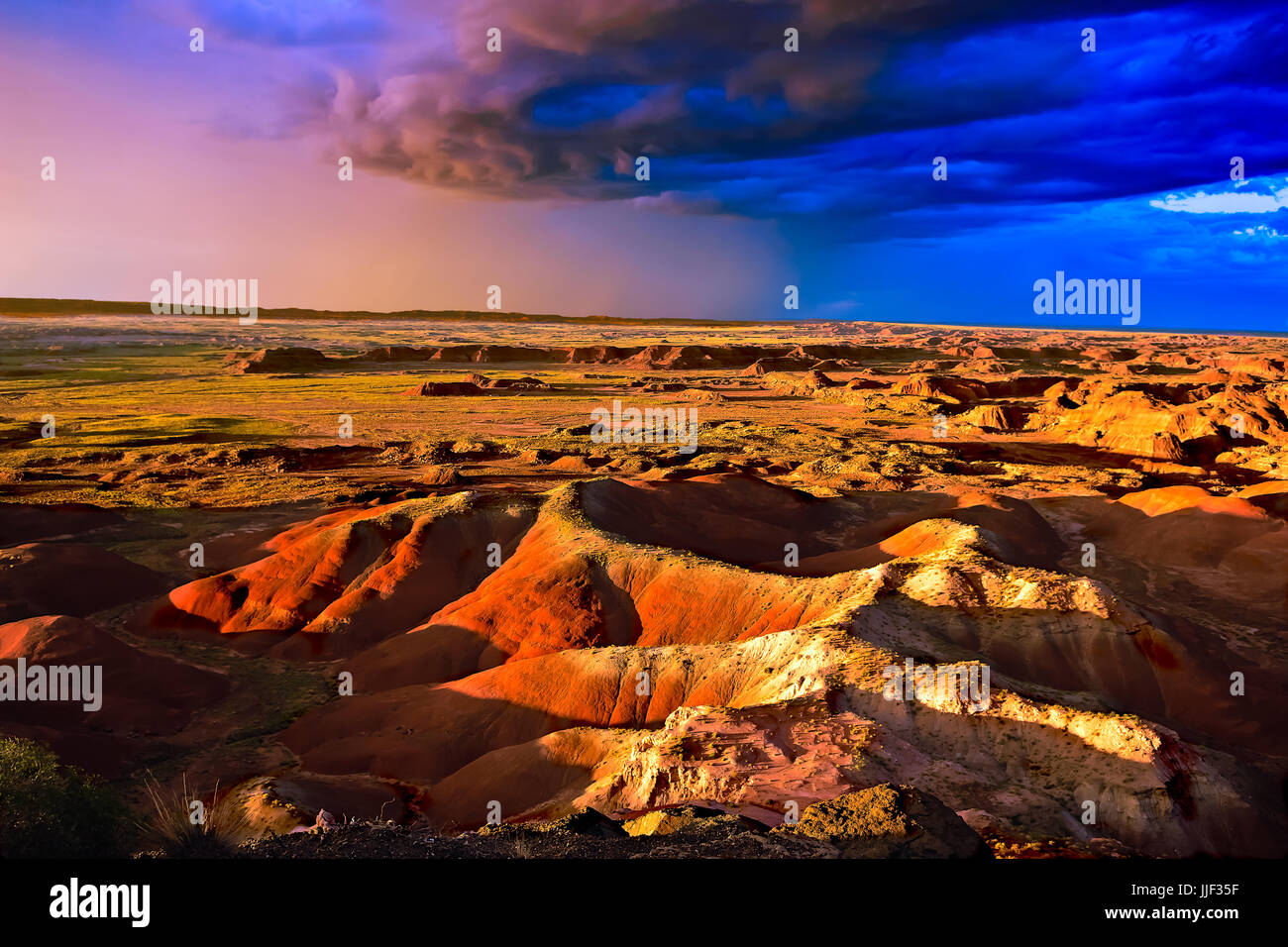 Strom nähert sich Painted Desert, Petrified Forest National Park, Arizona, America, USA Stockfoto