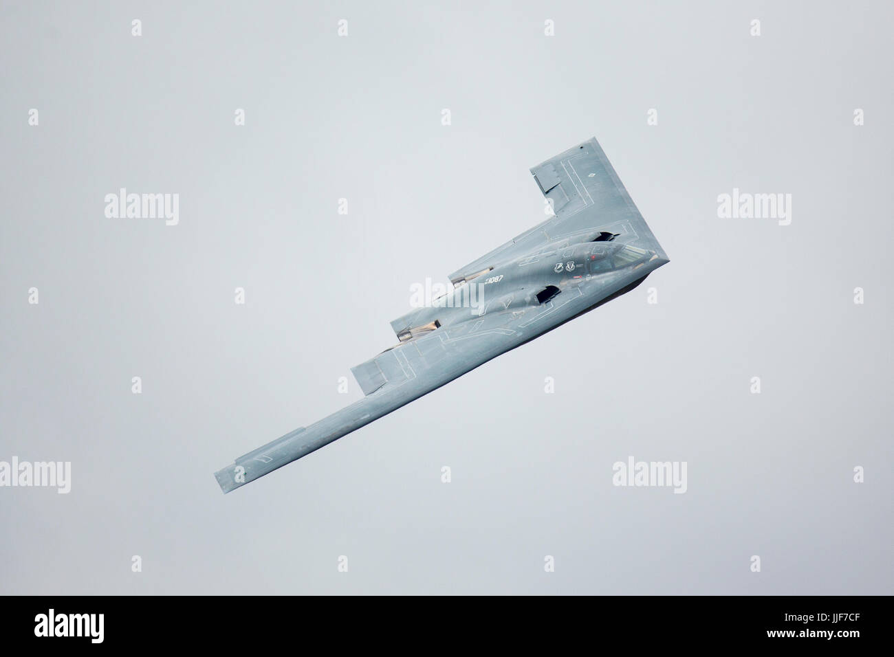 Ein USAF Northrop Grumman B-2 Stealth Bomber bei einem Überflug auf RIAT 2017 Stockfoto