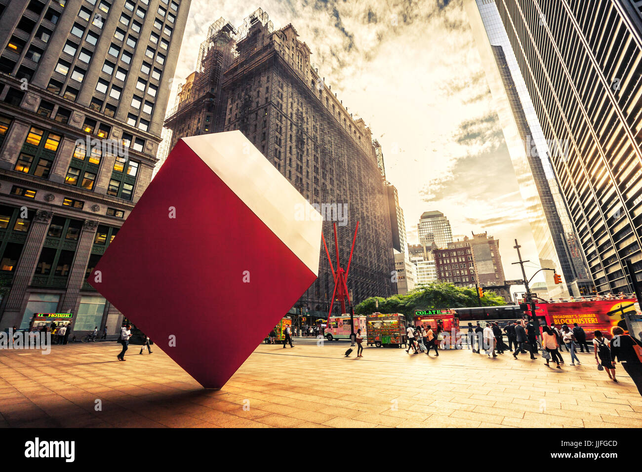 New York City, der rote Würfel Skulptur, Isamu Noguchi, Amerika Stockfoto