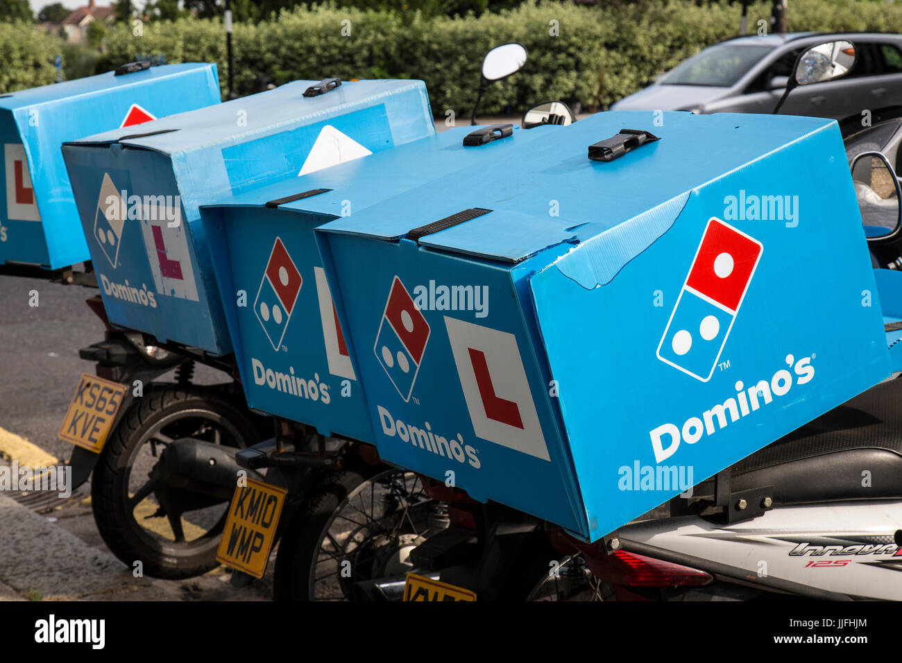 Dominos roller -Fotos und -Bildmaterial in hoher Auflösung – Alamy