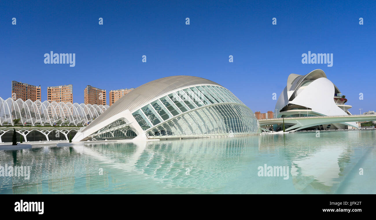 VALENCIA, Spanien - 24. Juli 2017: Hemisphärische Gebäude. Die Stadt der Künste und Wissenschaften ist ein Entertainment-Komplex. Stockfoto