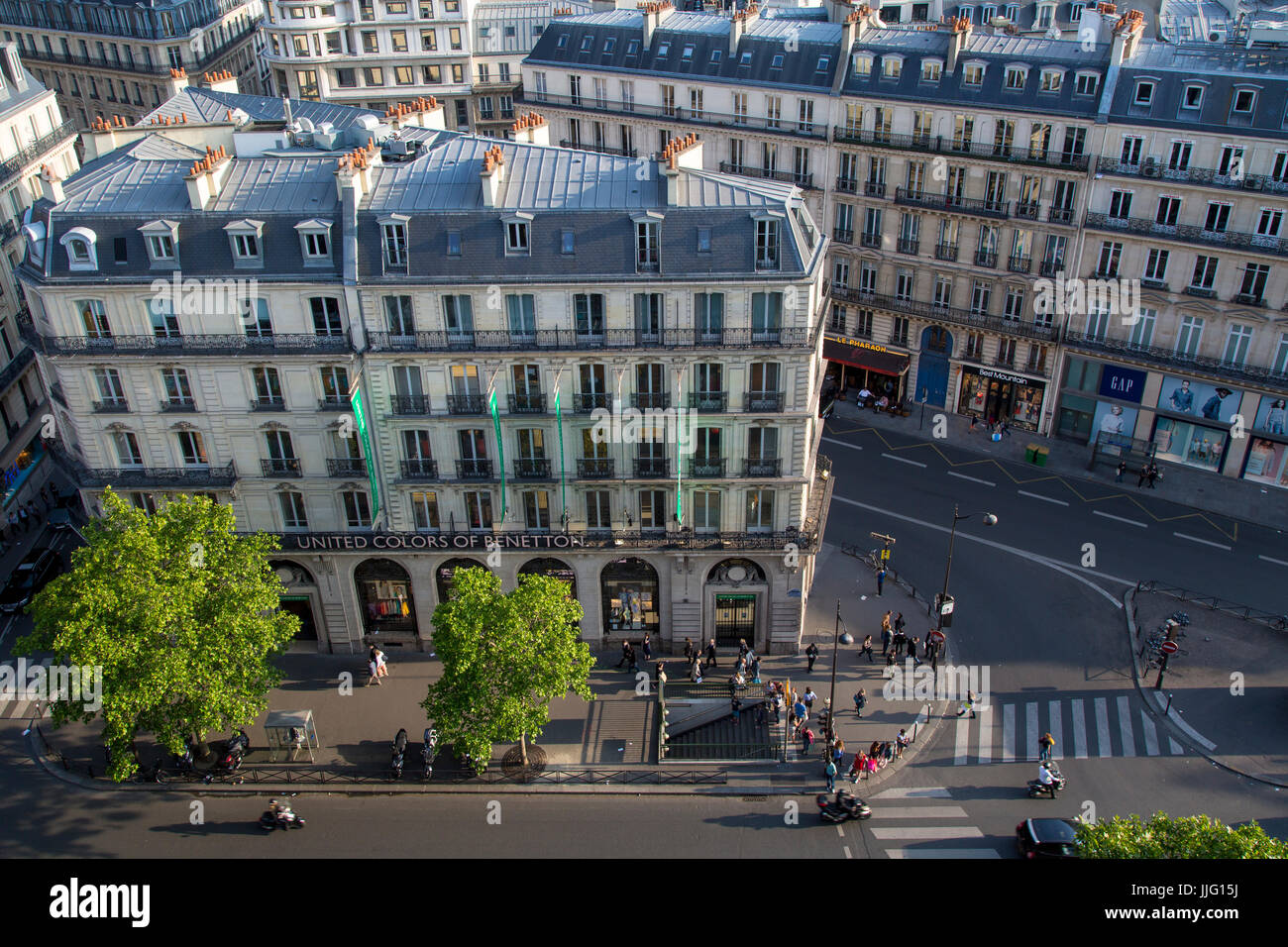 Französische Architektur entlang der Boulevard Haussmann, Paris, Ile de France, Frankreich Stockfoto